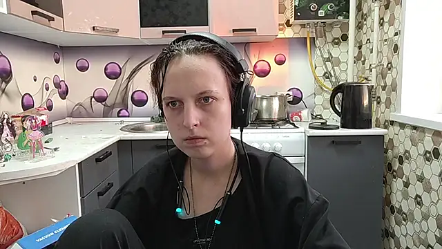 Snapshot of Saranade chatting on 06/21/26, 04:57 Saranade online show from 06/21/26, 04:57