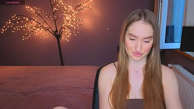 Snapshot of AlisaFoxis chatting on 07/06/26, 05:37 AlisaFoxis online show from 07/06/26, 05:37