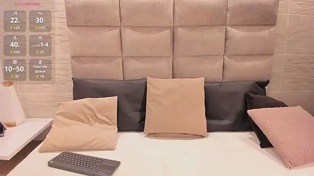 EllieAdeline online show from 06/18/26, 04:00