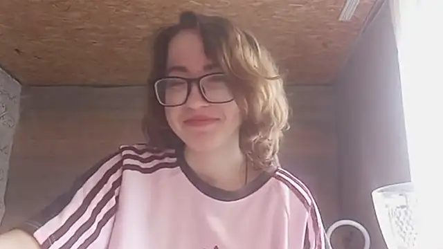 OliviaMoment online show from 06/20/26, 08:08