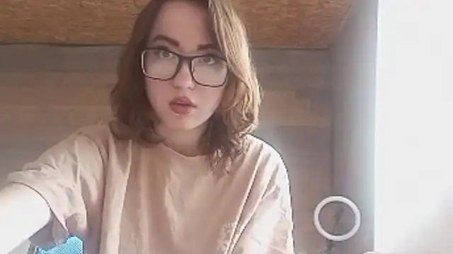 OliviaMoment online show from 06/14/26, 09:10