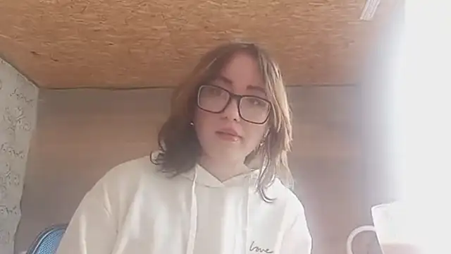 OliviaMoment online show from 06/11/26, 09:17