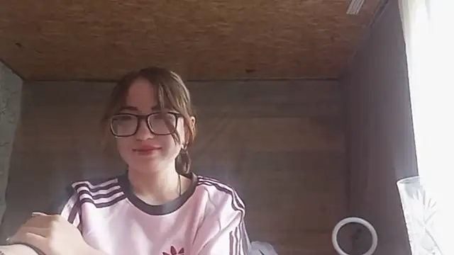 OliviaMoment online show from 06/19/26, 08:20