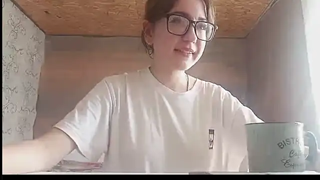 OliviaMoment online show from 07/06/26, 08:21