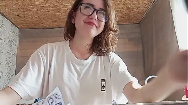 OliviaMoment online show from 07/05/26, 08:21
