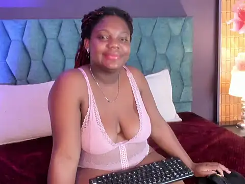 Snapshot of RoxaneMiranda chatting on 05/28/26, 08:48 RoxaneMiranda online show from 05/28/26, 08:48