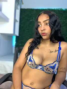 KissyIsabella  online show from 06/24/26, 12:48