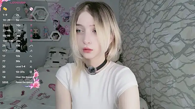 Snapshot of meganami chatting on 06/12/26, 01:42 meganami online show from 06/12/26, 01:42