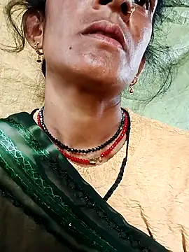 Snapshot of Cut_umang74 chatting on 07/11/26, 06:46 Cut umang74 online show from 07/11/26, 06:46