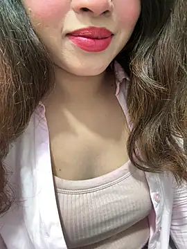 Snapshot of Yours_riya11 chatting on 07/05/26, 04:30 Yours riya11 online show from 07/05/26, 04:30