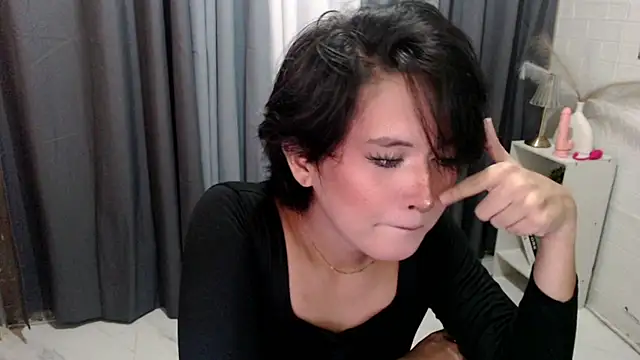 Snapshot of seira_madre12 chatting on 07/02/26, 12:11 seira madre12 online show from 07/02/26, 12:11