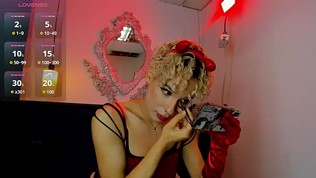 Snapshot of valentinee_xo chatting on 06/10/26, 05:41 valentinee xo online show from 06/10/26, 05:41