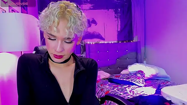Snapshot of valentinee_xo chatting on 07/16/26, 07:16 valentinee xo online show from 07/16/26, 07:16