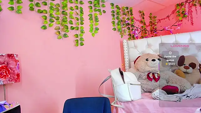 Snapshot of valentinee_xo chatting on 06/23/26, 06:11 valentinee xo online show from 06/23/26, 06:11