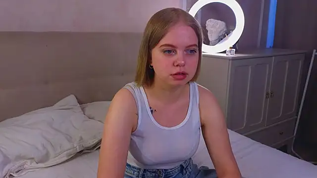 RebeccaCruz online show from 06/07/26, 07:35