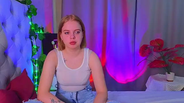 RebeccaCruz online show from 06/10/26, 08:15