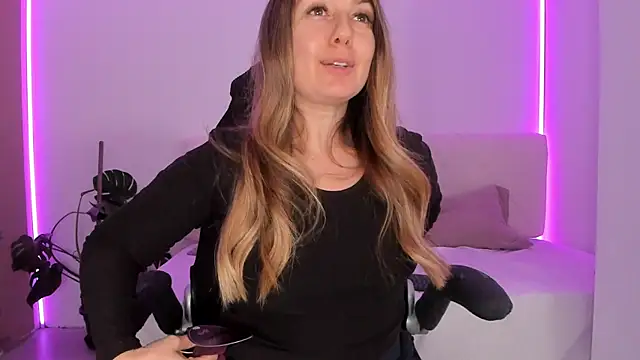 LindaWhite  online show from 11/20/25, 05:24