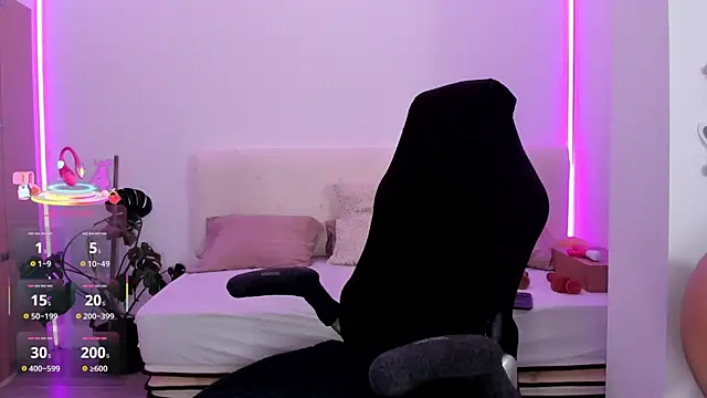 LindaWhite  online show from 10/30/25, 11:19