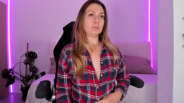 LindaWhite  online show from 11/09/25, 05:17