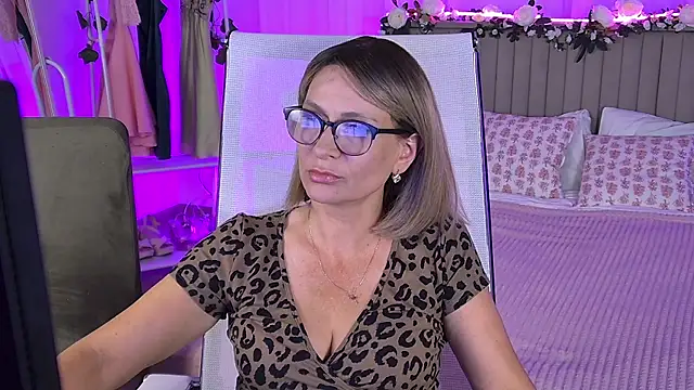 Snapshot of LioraVale chatting on 07/10/26, 03:56 LioraVale online show from 07/10/26, 03:56
