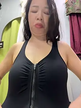 Snapshot of honghong_mother chatting on 06/25/26, 01:03 honghong mother online show from 06/25/26, 01:03