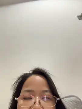 Snapshot of honghong_mother chatting on 06/11/26, 03:42 honghong mother online show from 06/11/26, 03:42