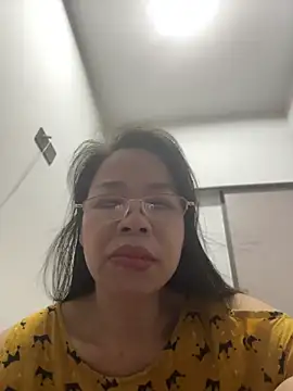 Snapshot of honghong_mother chatting on 06/09/26, 03:02 honghong mother online show from 06/09/26, 03:02