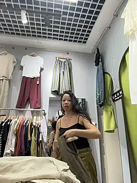 Snapshot of honghong_mother chatting on 07/20/26, 10:50 honghong mother online show from 07/20/26, 10:50