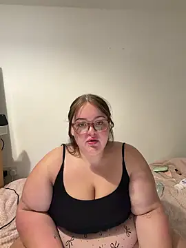 Snapshot of LillyMaexx chatting on 06/21/26, 10:04 LillyMaexx online show from 06/21/26, 10:04