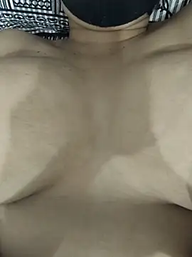 Snapshot of Student_girl76 chatting on 07/11/26, 04:35 Student girl76 online show from 07/11/26, 04:35