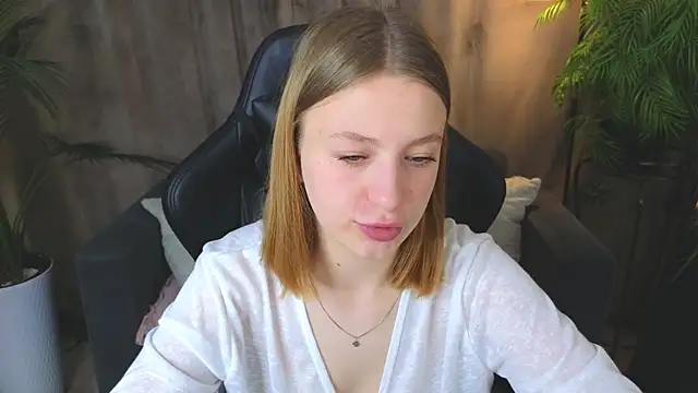 Snapshot of BeatriceLoven chatting on 06/27/26, 07:14 BeatriceLoven online show from 06/27/26, 07:14