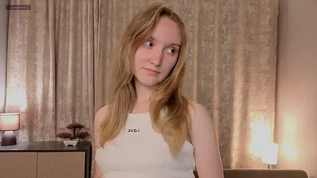 JenevaLitalien online show from 06/19/26, 06:03