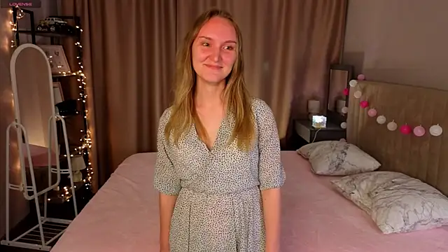 JenevaLitalien online show from 06/04/26, 06:12