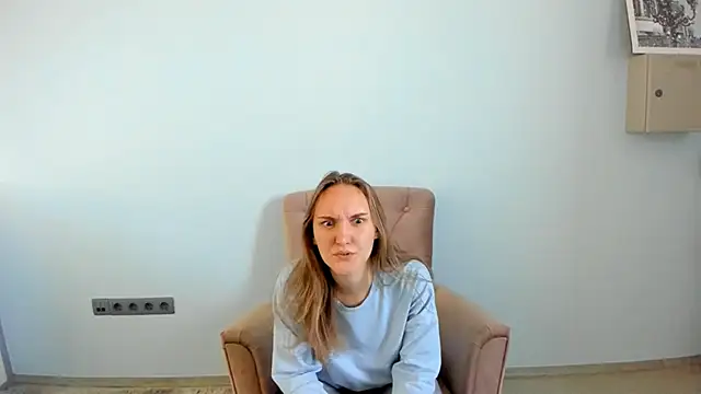 JenevaLitalien online show from 05/31/26, 08:09