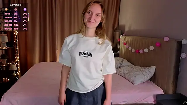 JenevaLitalien online show from 06/07/26, 06:24