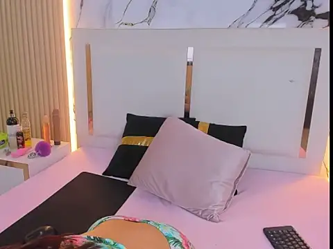 GraceAlexa22 online show from 06/25/26, 02:11