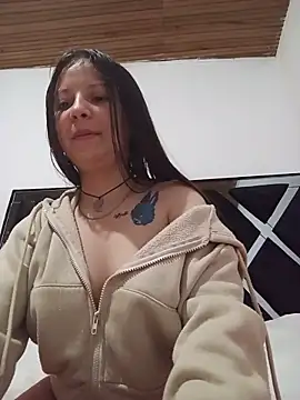Snapshot of DafneNicole chatting on 06/16/26, 01:33 DafneNicole online show from 06/16/26, 01:33
