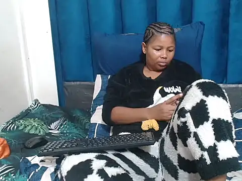 Snapshot of Mellowkittyyellow chatting on 06/10/26, 03:02 Mellowkittyyellow online show from 06/10/26, 03:02