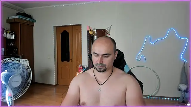 Snapshot of -SexyDaddy- chatting on 06/18/26, 03:06 -SexyDaddy- online show from 06/18/26, 03:06