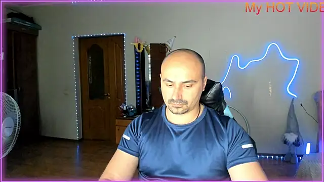 Snapshot of -SexyDaddy- chatting on 06/06/26, 04:45 -SexyDaddy- online show from 06/06/26, 04:45