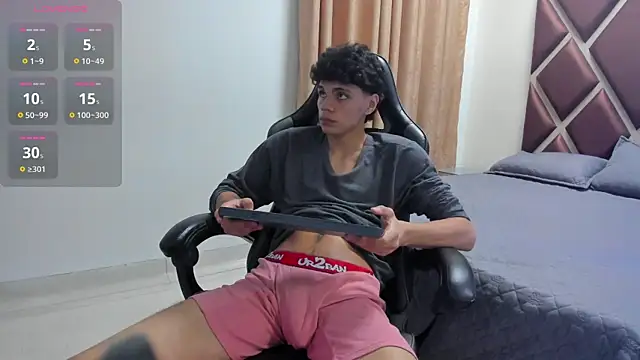 Snapshot of Ithan_Hott chatting on 07/11/26, 04:24 Ithan Hott online show from 07/11/26, 04:24