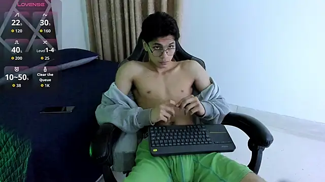 Snapshot of Ithan_Hott chatting on 06/19/26, 03:45 Ithan Hott online show from 06/19/26, 03:45