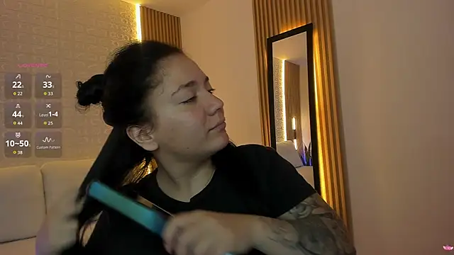 Snapshot of rebecaa_grey chatting on 06/27/26, 02:45 rebecaa grey online show from 06/27/26, 02:45