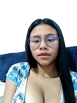 Snapshot of Sofielovee-01 chatting on 06/20/26, 01:32 Sofielovee-01 online show from 06/20/26, 01:32