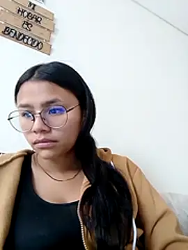 Sofielovee-01 online show from 06/01/26, 12:16