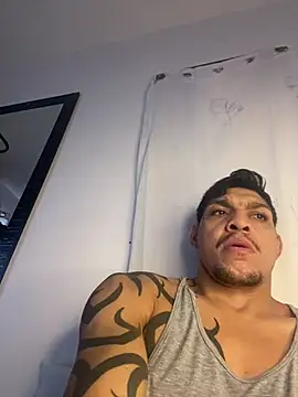 Snapshot of Tatuadomoreno23cm chatting on 06/28/26, 01:28 Tatuadomoreno23cm online show from 06/28/26, 01:28