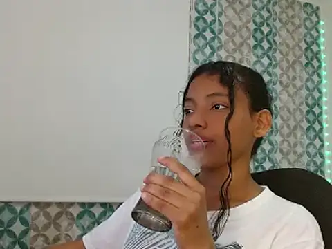 Isabellacarson online show from 06/17/26, 05:56