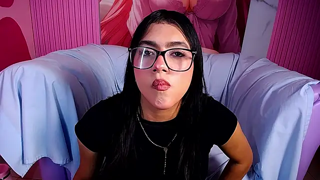 Snapshot of Holly_Watson_ chatting on 07/10/26, 02:33 Holly Watson online show from 07/10/26, 02:33