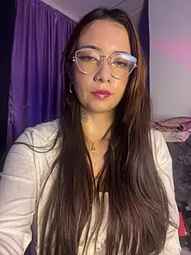 Snapshot of arilynn_ chatting on 07/17/26, 04:53 arilynn online show from 07/17/26, 04:53