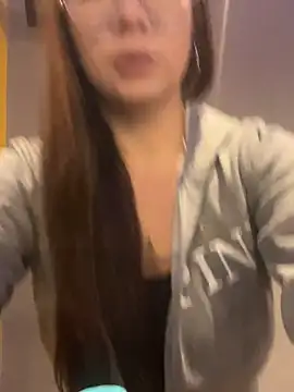 Snapshot of arilynn_ chatting on 06/25/26, 05:51 arilynn online show from 06/25/26, 05:51
